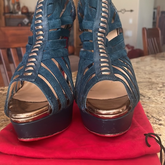 SALE 100% AUTHENTIC Christian louboutin heels - Picture 13 of 14